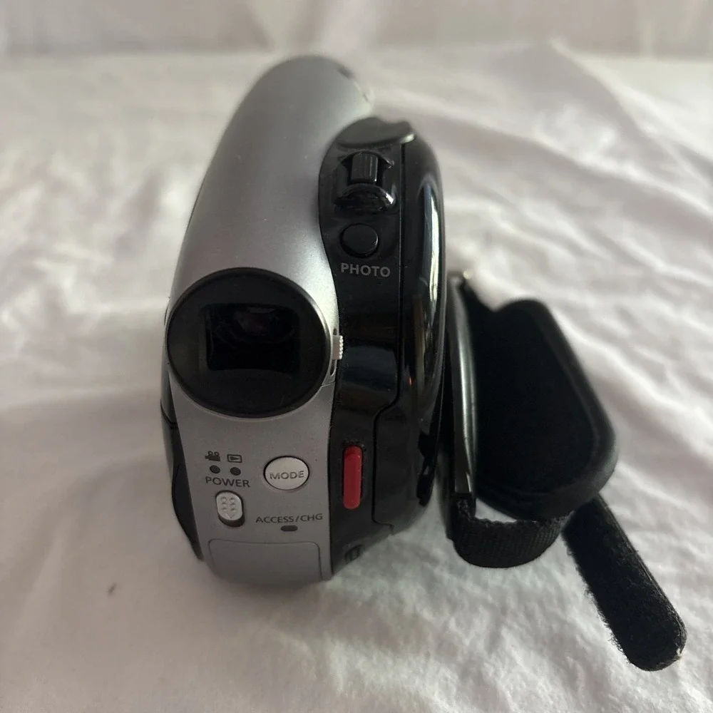 Samsung SC-D382/XAA MiniDV Video Camera Camcorder With Battery, Case, Power Cord